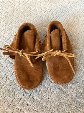 Minnetonka Kids size 10 moccasin